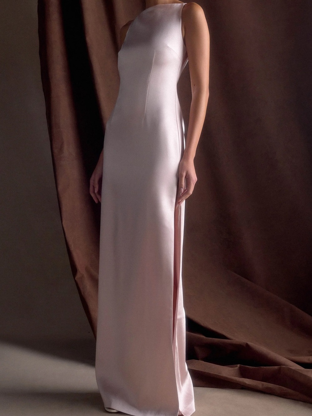 Elegant Women's Sleeveless Pale Pink Satin Evening Dress - Picture 2 of 2